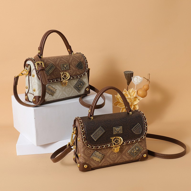 Luxury Bags Sell - 高品質人気販売中卸売新ニッチデザインレトロ高級バッジクロスボディバッグロックショルダーバッグリベットチェーンハンドバッグ女性用