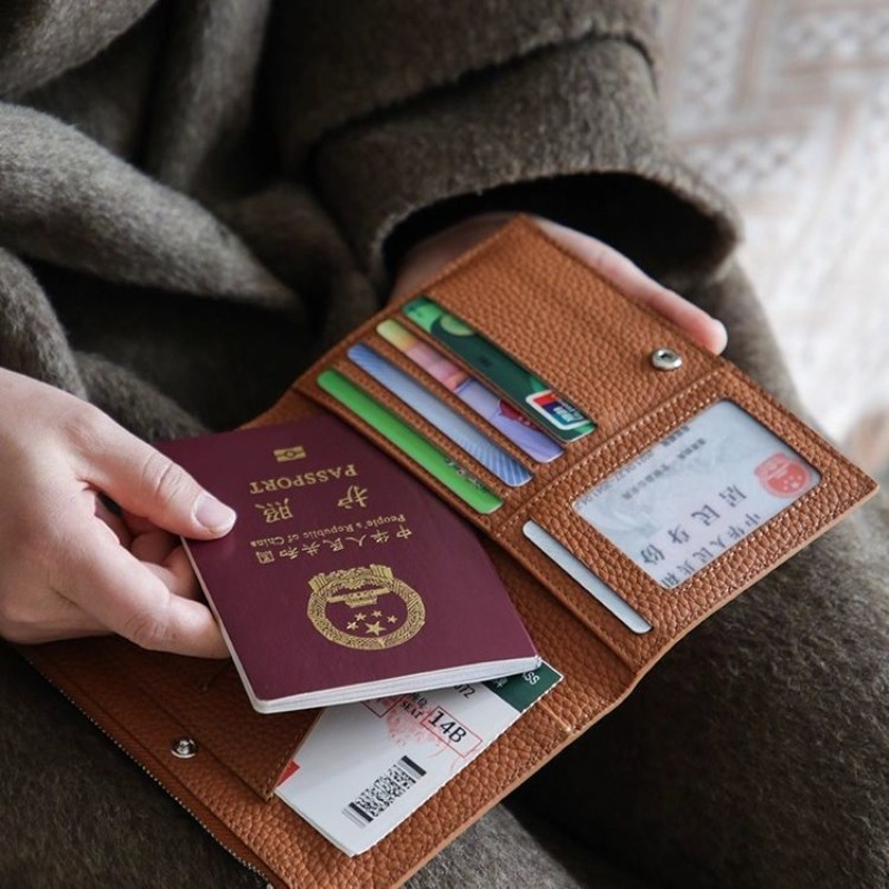 レザーパスポートホルダーカバーケース防水旅行クレジットカード - Wristlet Wallet Zipper のレビューと価格