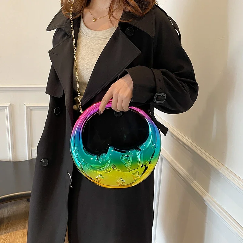 夏の先進的なセンス PVC メタリック光沢ハーフムーンバンケ - Luxury Bags Sell のレビューと価格