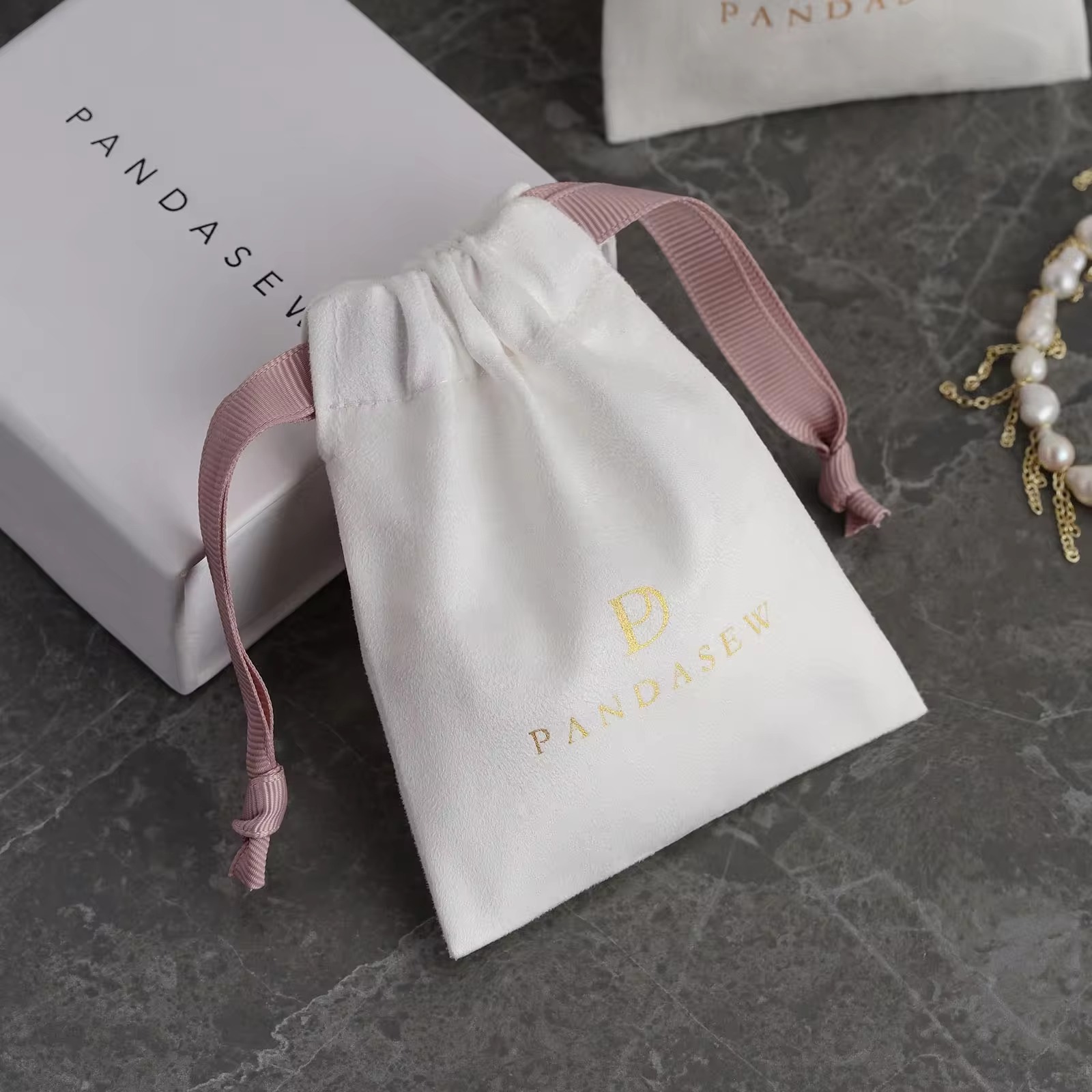 カスタムロゴ入り高級スエード巾着ジュエリーバッグ、ピンクのリ - Luxury Bags For School のレビューと価格