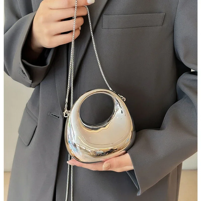 女性用メタリッククロスオーバーバッグ,半月の光沢のあるPVC - Luxury Bags Sell のレビューと価格