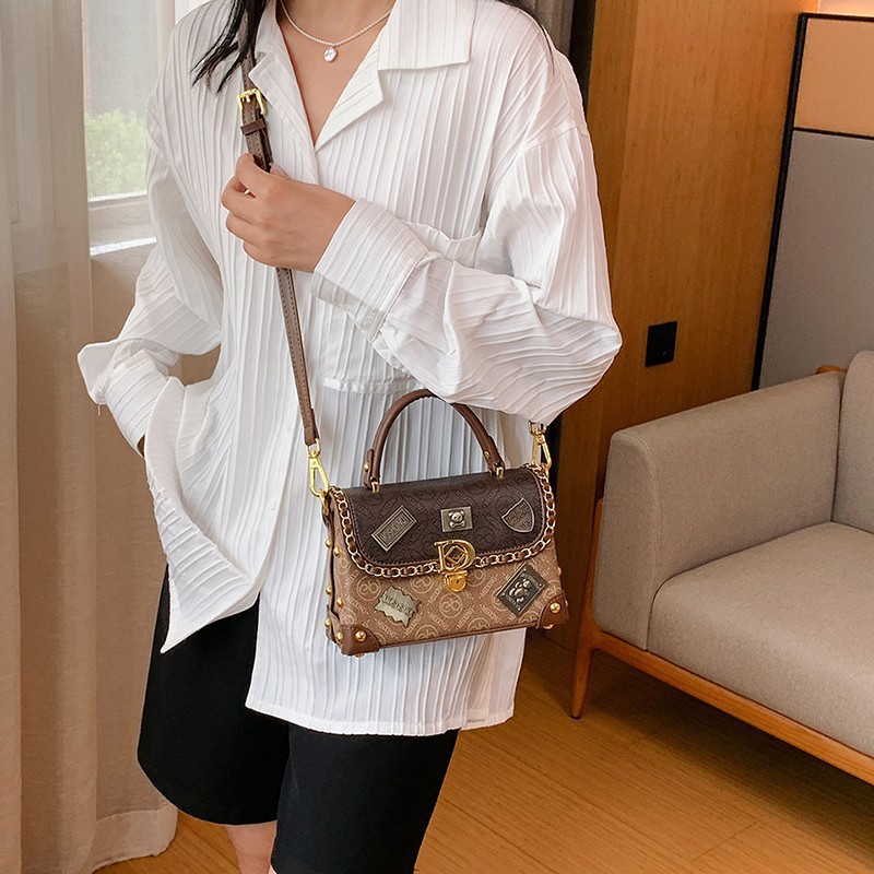 高品質人気販売中卸売新ニッチデザインレトロ高級バッジクロスボ - Luxury Bags Sell のレビューと価格