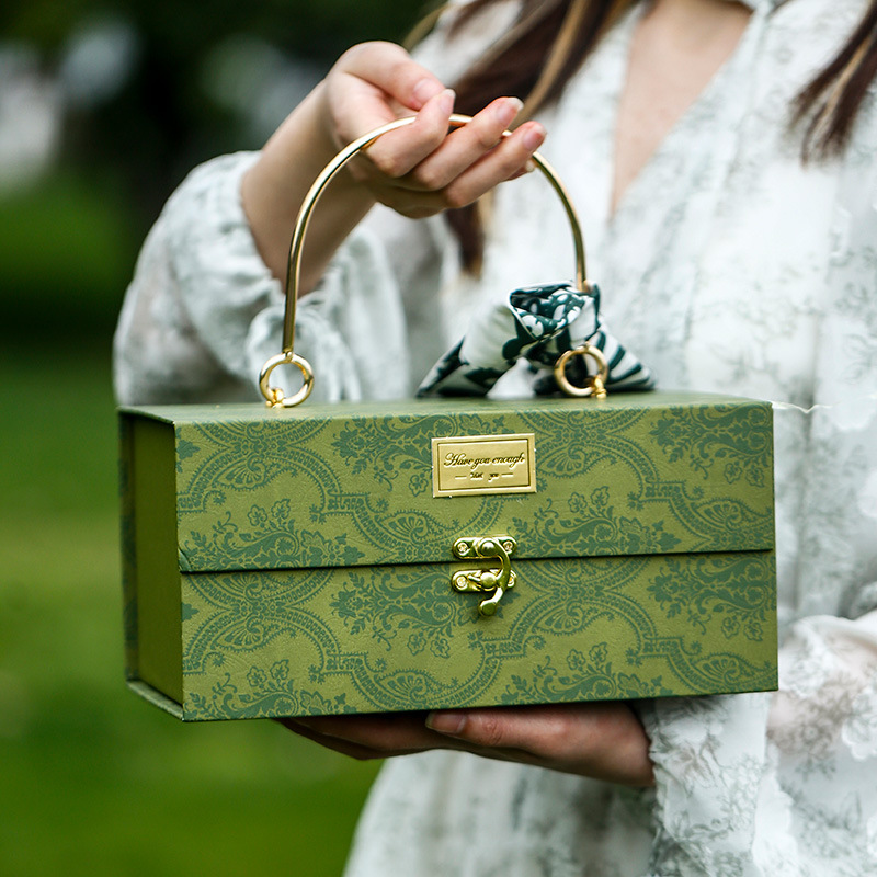 厚みのある多色金属製ハンドヘルドギフトボックス、結婚式のブラ - Luxury Bags For School のレビューと価格
